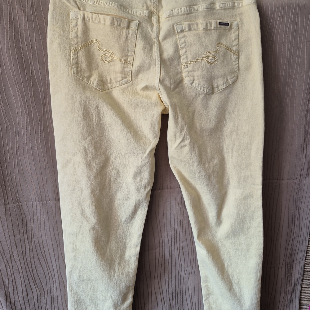 Cream Skinny Jeans with Soft Denim Texture